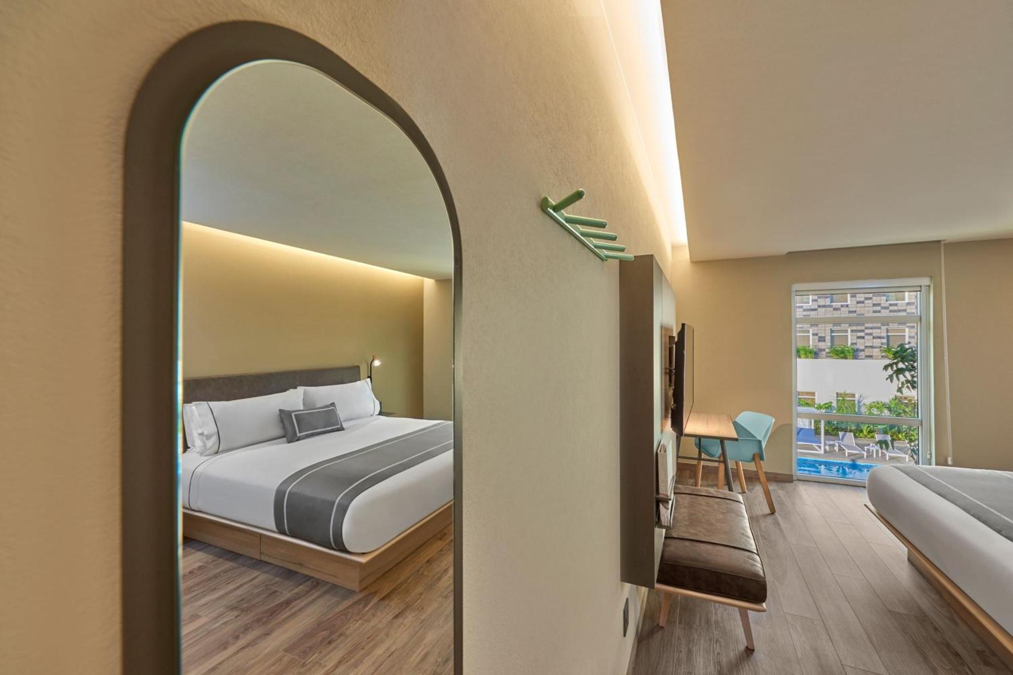 City Express Plus By Marriott Cancun Aeropuerto Riviera エクステリア 写真