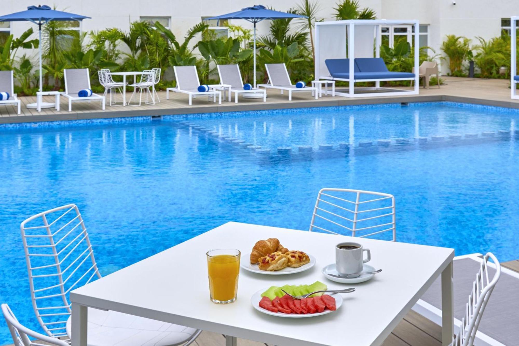City Express Plus By Marriott Cancun Aeropuerto Riviera エクステリア 写真